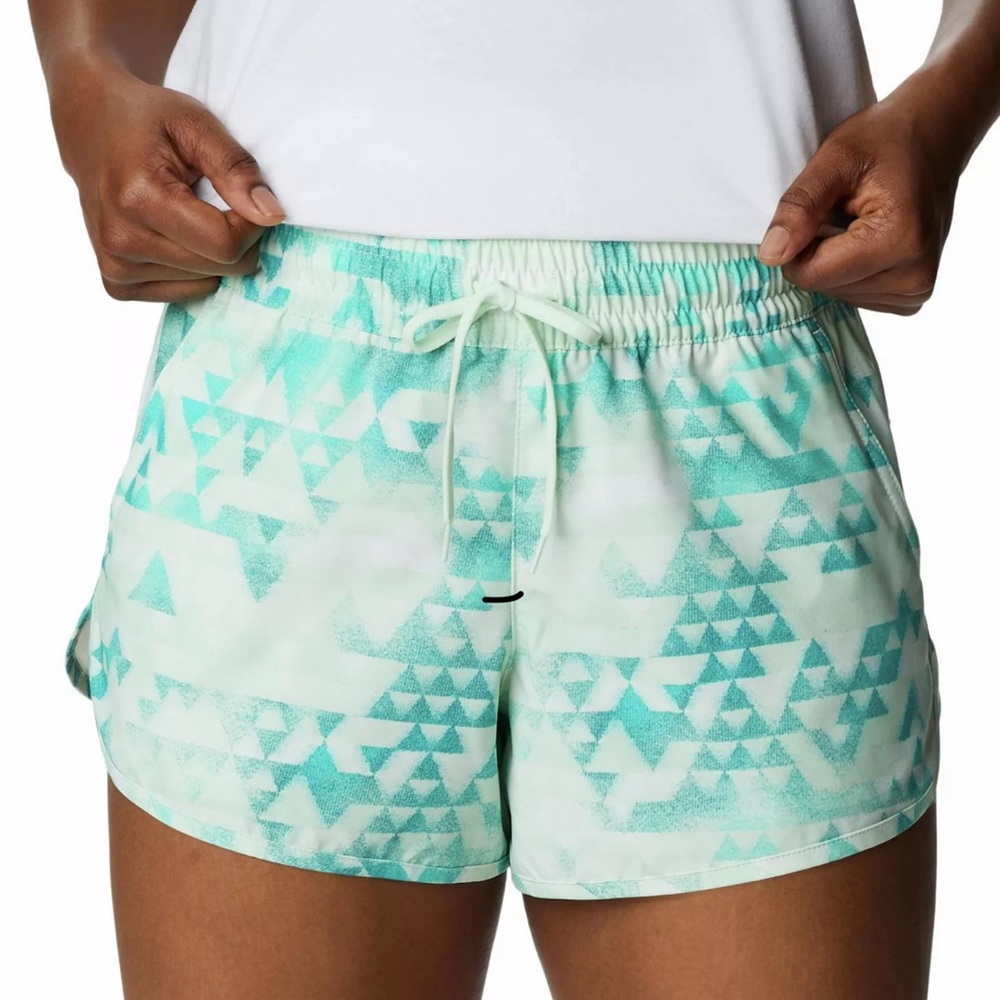 NEW Columbia Women's Bogata Bay™ Stretch Printed Shorts size Small Green NWT